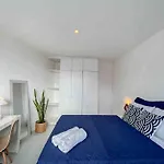 Apartment With Sea View, Sunset, Pool & Gym In Leblon - Rio De Janeiro