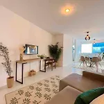 Apartment With Sea View, Sunset, Pool & Gym In Leblon - Rio De Janeiro