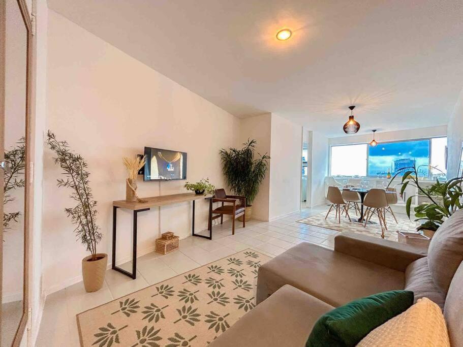 With Sea View, Sunset, Pool & Gym In Leblon - Appartement