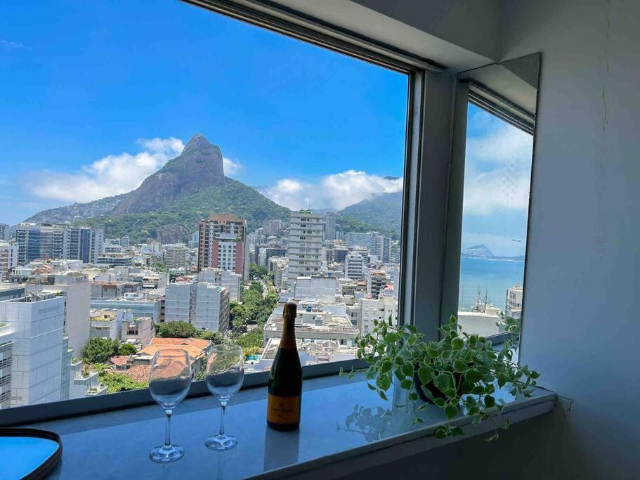 Appartement With Sea View, Sunset, Pool & Gym In Leblon -