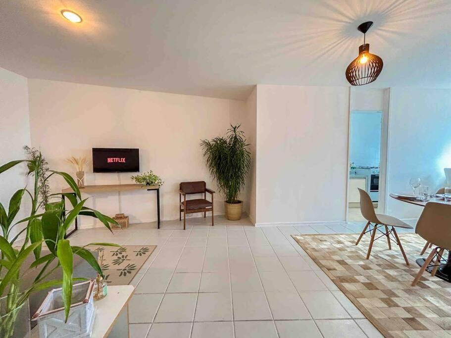 With Sea View, Sunset, Pool & Gym In Leblon - Apartamento Rio de Janeiro