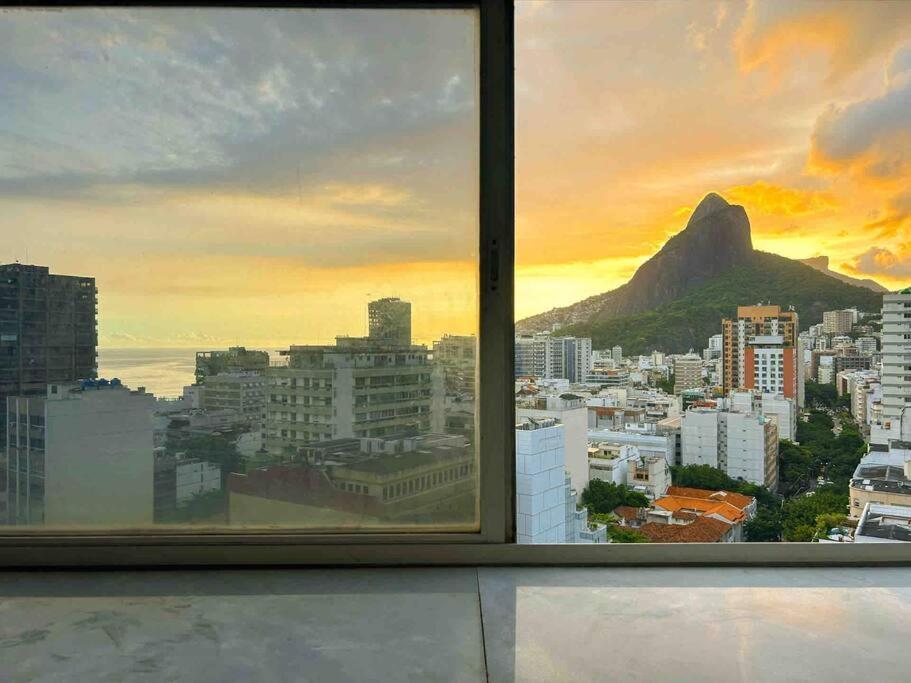 Apartamento With Sea View, Sunset, Pool & Gym In Leblon - *