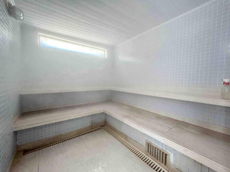 With Sea View, Sunset, Pool & Gym In Leblon - *