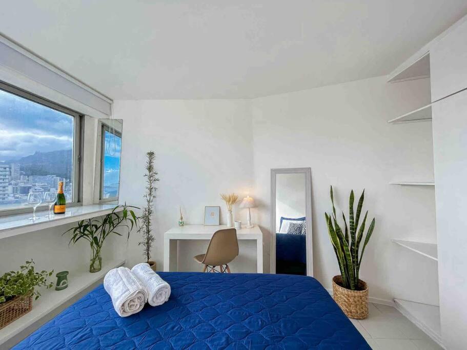 With Sea View, Sunset, Pool & Gym In Leblon - Apartamento Rio de Janeiro