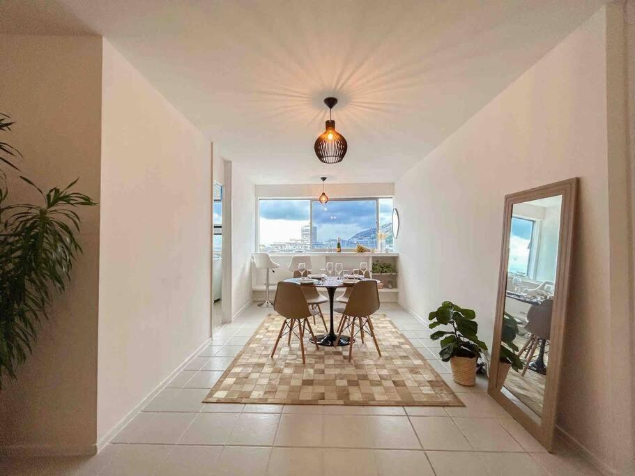 With Sea View, Sunset, Pool & Gym In Leblon -
