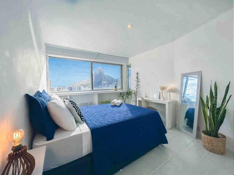 With Sea View, Sunset, Pool & Gym In Leblon - *