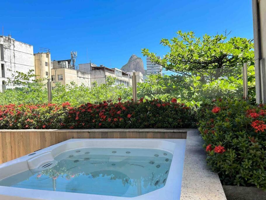 With Sea View, Sunset, Pool & Gym In Leblon - Apartamento Rio de Janeiro